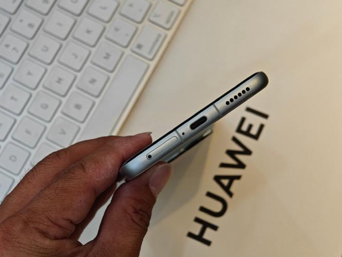 华为mate60pro卡槽