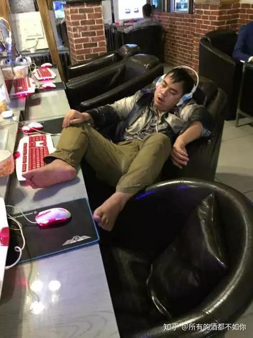 经常泡网吧的男人什么心理