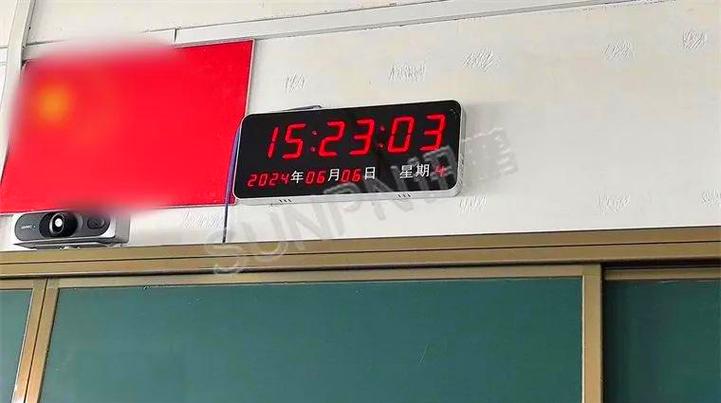 电子钟越走越快怎么调