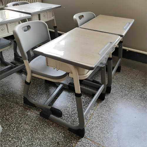 学生桌椅批发市场