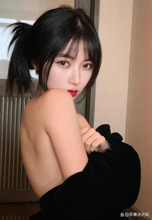 男朋友喜欢刷抖音看美女