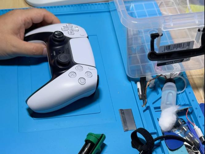 ps5手柄橙色灯一直亮