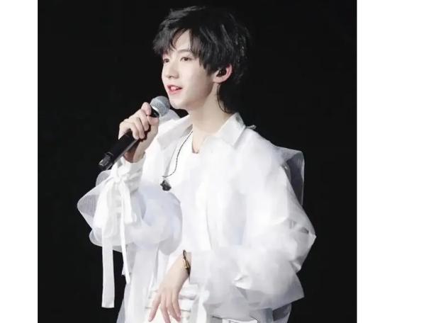 贺峻霖本人喜欢什么颜色图标