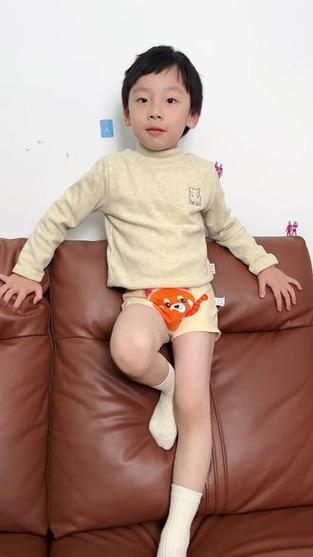 男童内裤童模广告图标