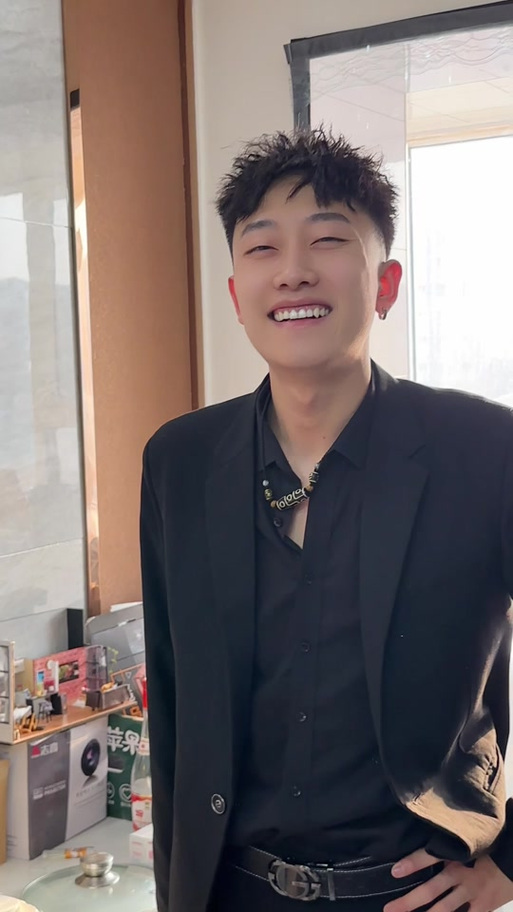 东北男孩何佳俊