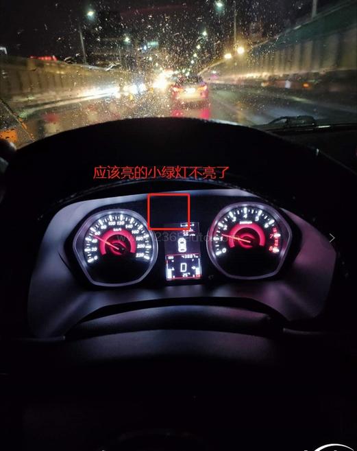 半夜车灯自己亮了