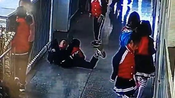 在学校两个孩子相撞怎么处理
