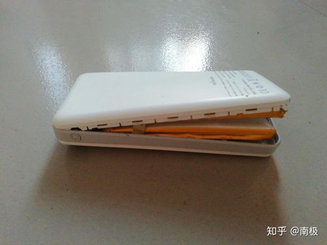 充电宝外壳裂开了还能用吗