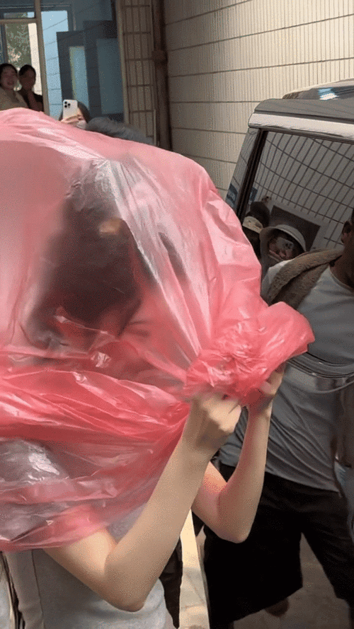 塑料袋卡在拉链头子里