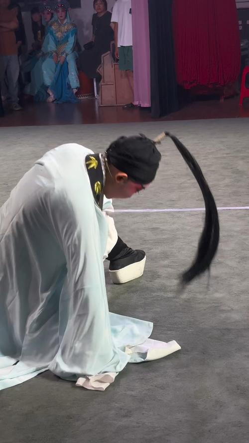 戏曲甩发怎么扎