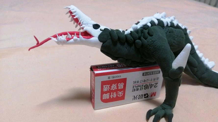 用粘土做一只骷髅巨蜥