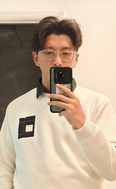 夸男生手好看的词语