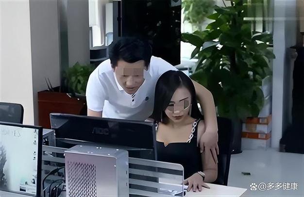 领导给女下属点赞好吗图标