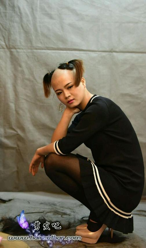 美女花样剃光头图标