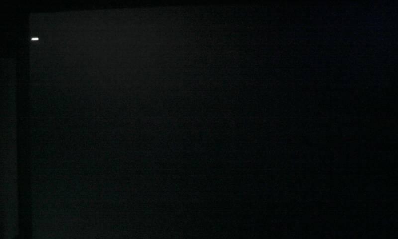屏幕中间一块黑色区域
