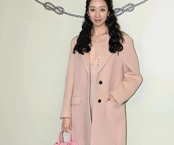 黄觉老婆麦子个人资料及简介图标