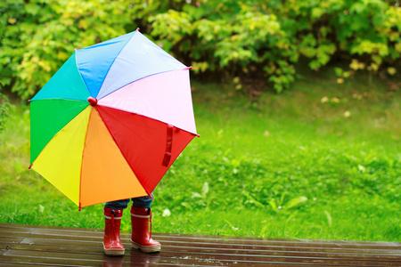 小雨伞真人视频素材免费下载图标