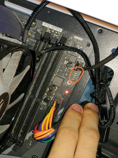 主板第四个灯一直亮图标