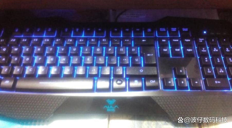 电脑关机后键盘灯还亮