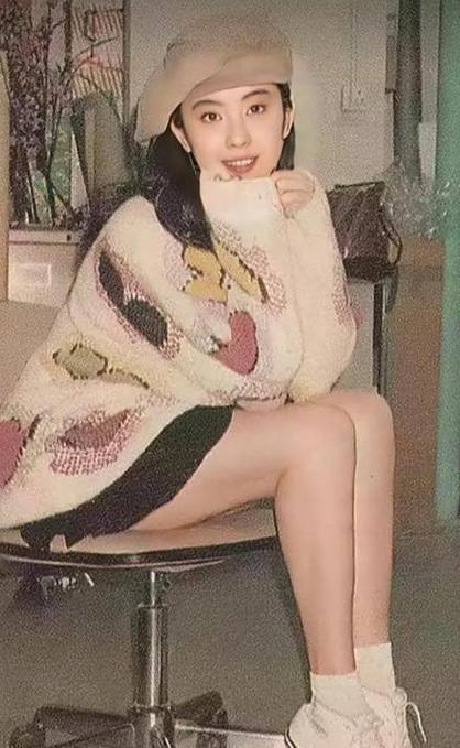 王祖贤的早期泳装写真图标