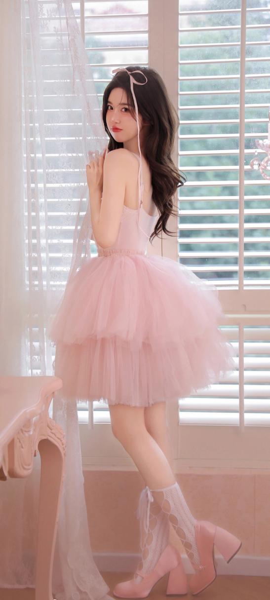 粉色背景穿什么衣服拍照好看