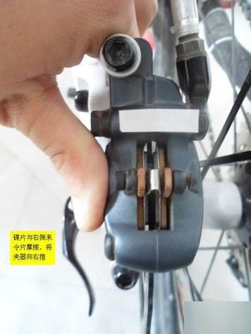 自行车后碟刹怎么调松紧图解