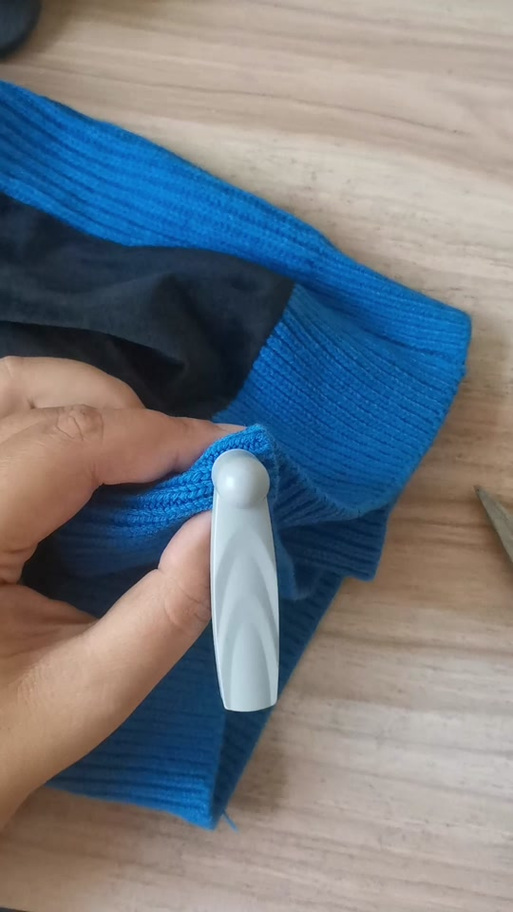 超市衣服磁扣如何取下