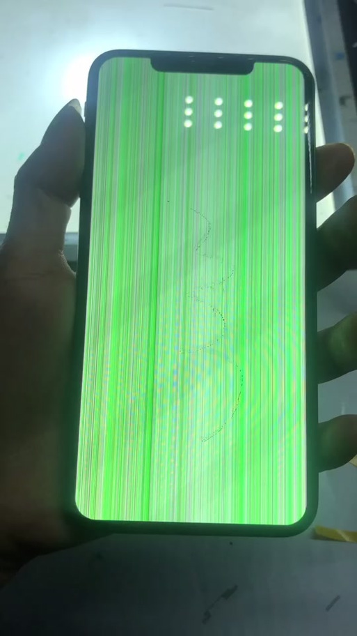 苹果进水屏幕出现竖线图标