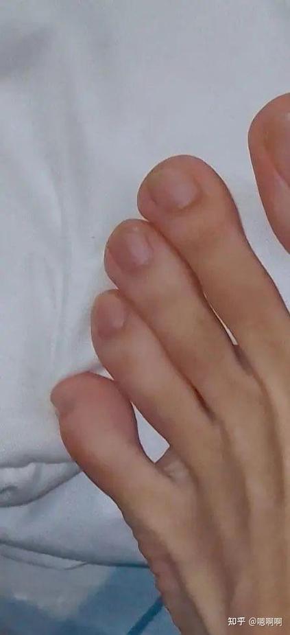 男生喜欢男生脚的表现