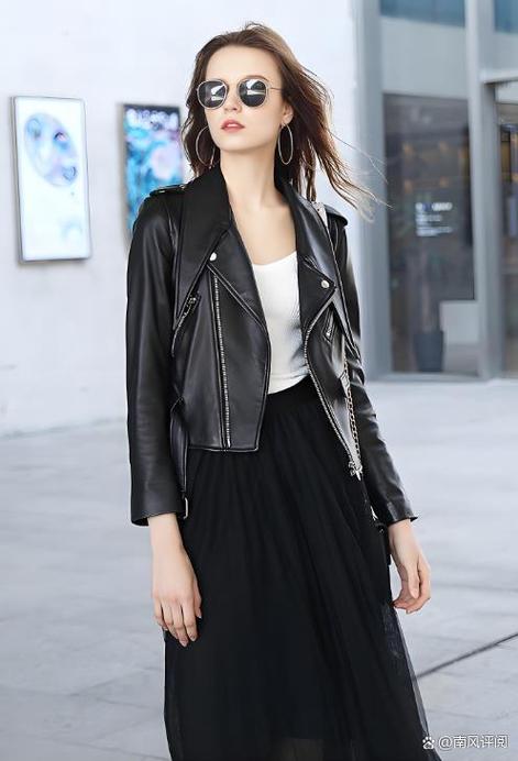 女人爱穿黑色代表什么图标