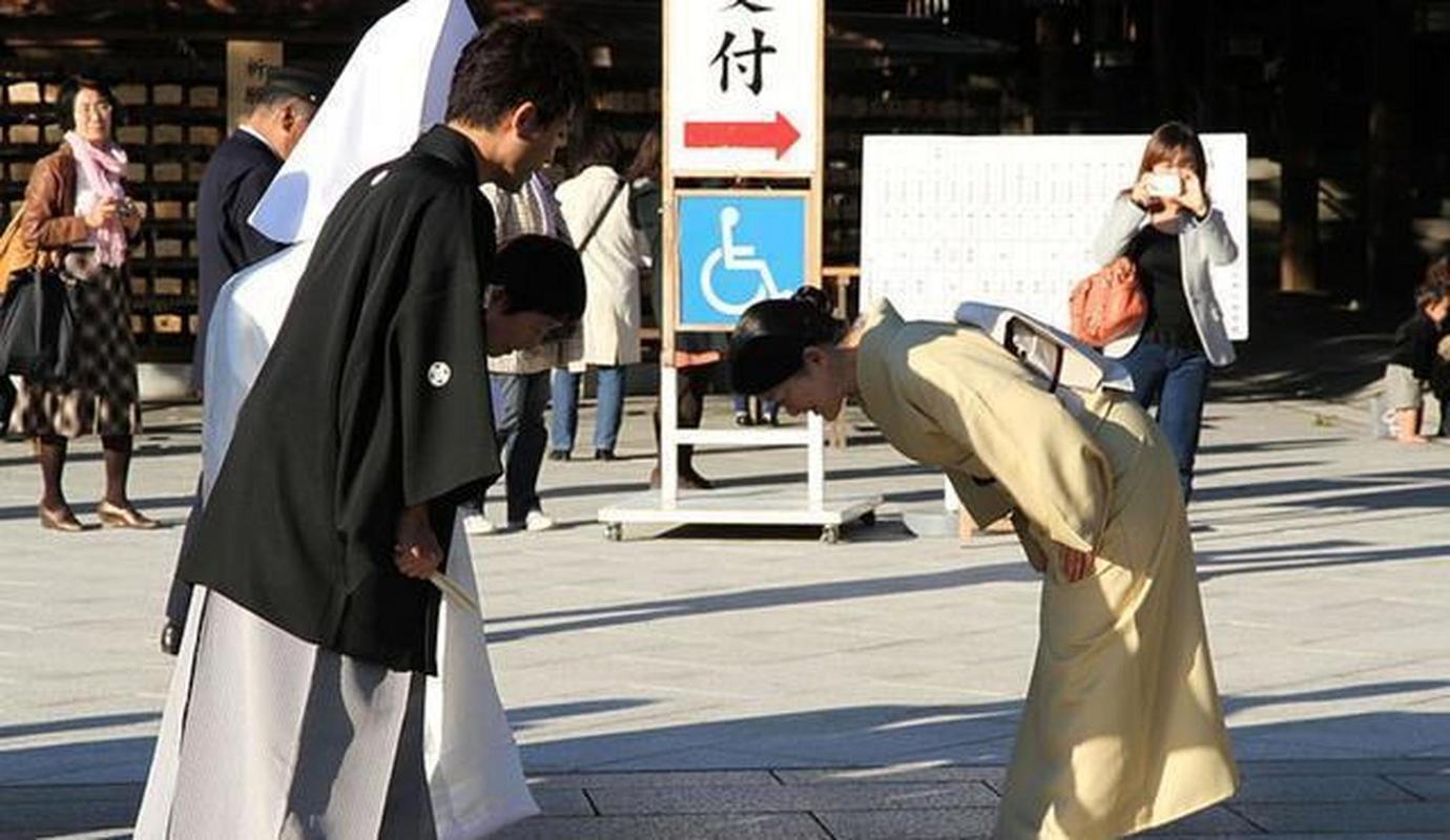 日本鞠躬礼仪的起源和特点