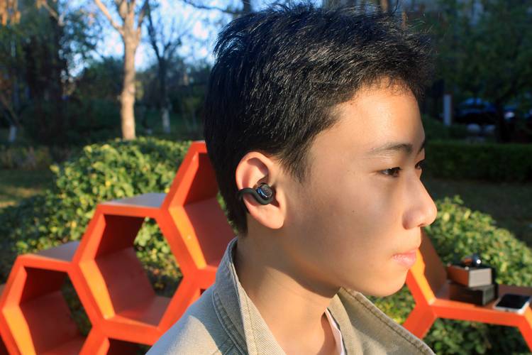 蓝牙耳机两个都带好看吗图标