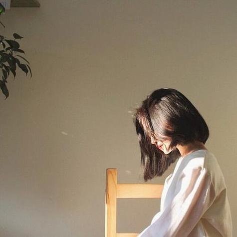 短发女孩头像