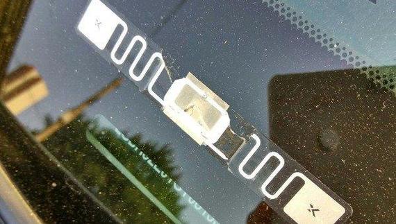 前挡风玻璃贴的芯片条