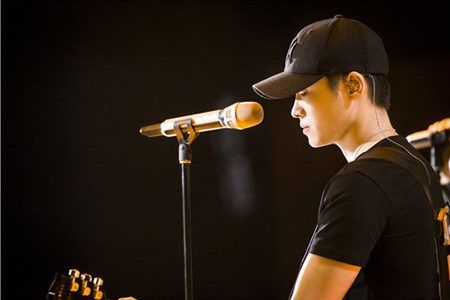 梁博男孩吉他谱