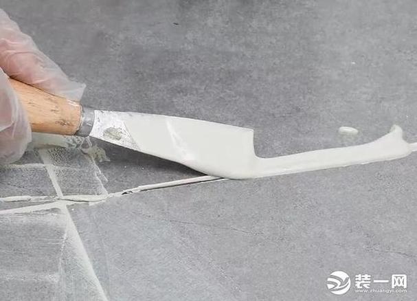 浴室瓷砖缝隙用什么填补好