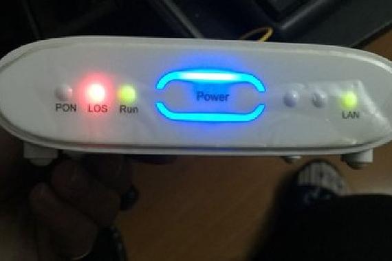 los突然闪红灯