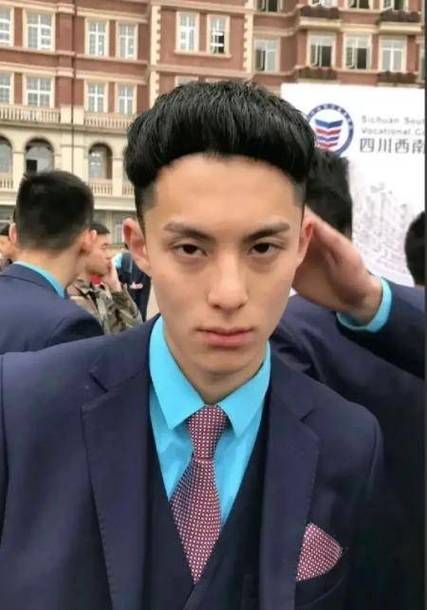 王鹤棣旧照