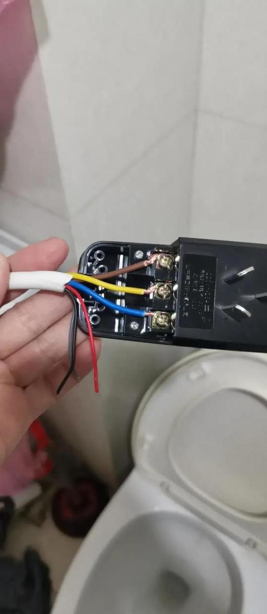更换热水器插头视频