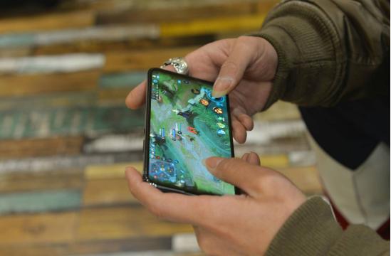 magic2拨号界面背景咋改