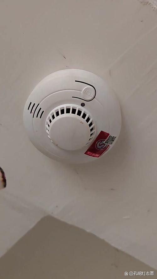 酒店房间有烟雾报警器可以抽烟吗