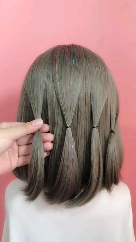 短发绑小辫子女