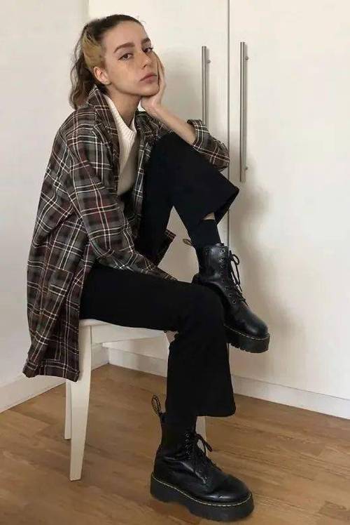 40岁女人穿马丁靴好看吗