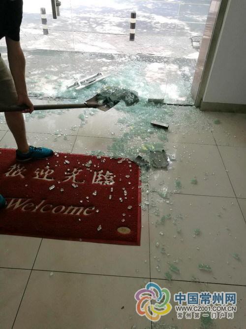 店里玻璃门碎了有什么预兆