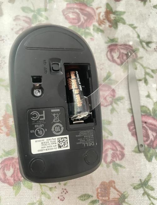 戴尔无线鼠标怎么安装电池