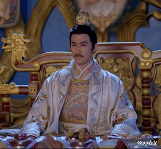 主角很强但很怂的小说