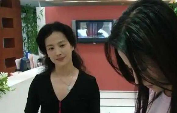 收了刘晓莉一家子的小说
