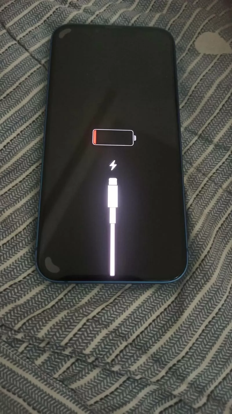 iphone一直显示充电但是开不了机图标