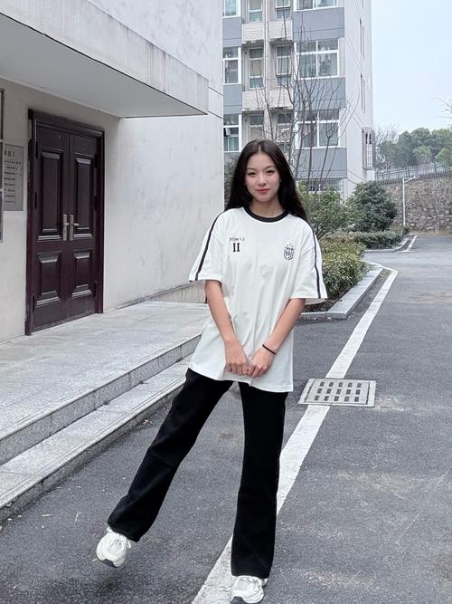 大学生女的清爽穿搭