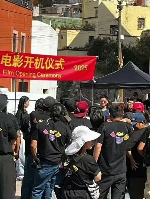 吴京驾长车在墨西哥开机图标